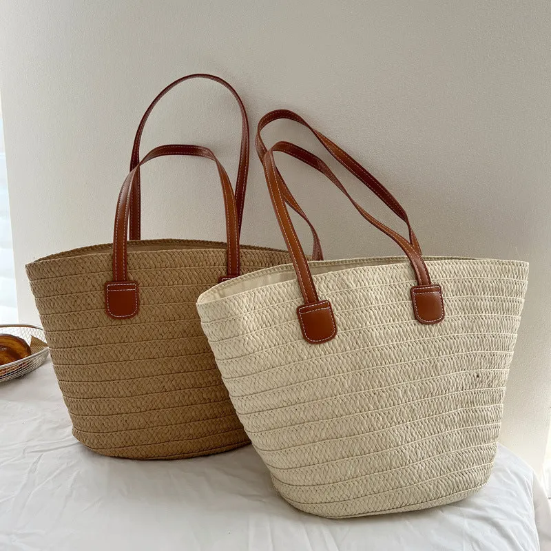 Handgefertigte Strohtasche mit eleganten Ledergriffen Skanto