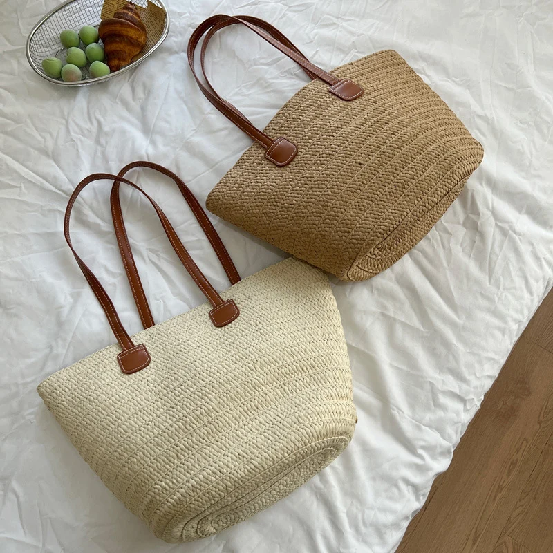 Handgefertigte Strohtasche mit eleganten Ledergriffen Skanto