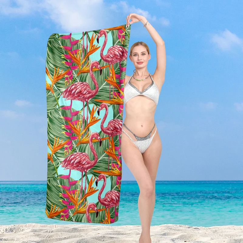Strandtuch mit lebhaftem Flamingo-Muster und geometrischem Design Skanto
