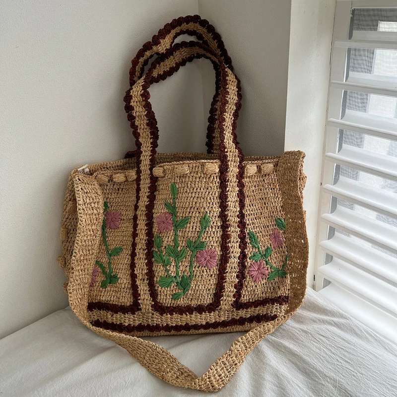 Geflochtene Umhängetasche mit Blumenmuster Skanto
