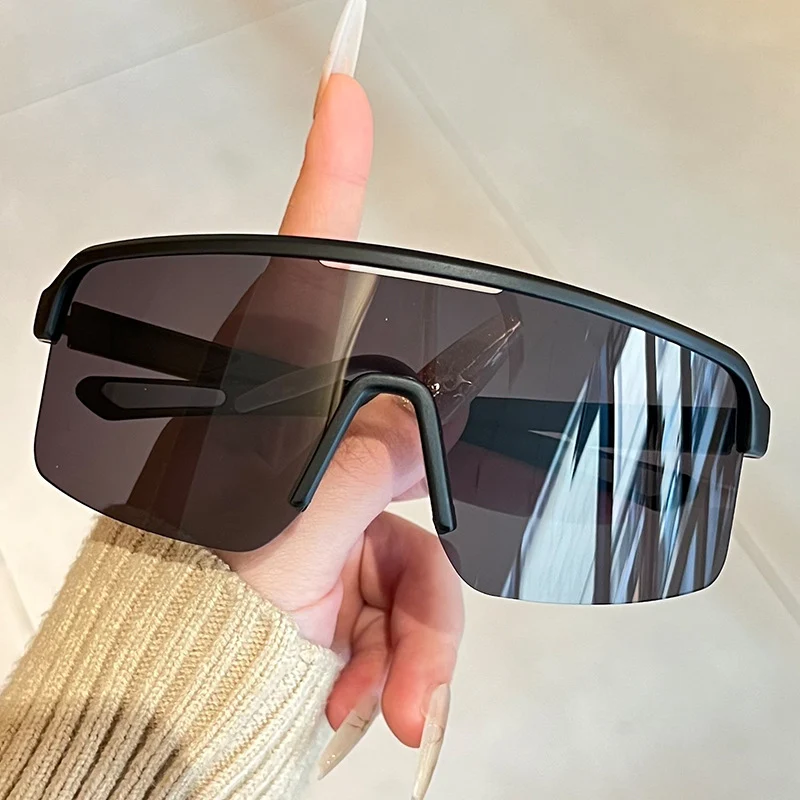 Unisex Skanto Sportliche Shield-Sonnenbrille mit Vollvisierlinse und rutschfesten Nasenpads Skanto