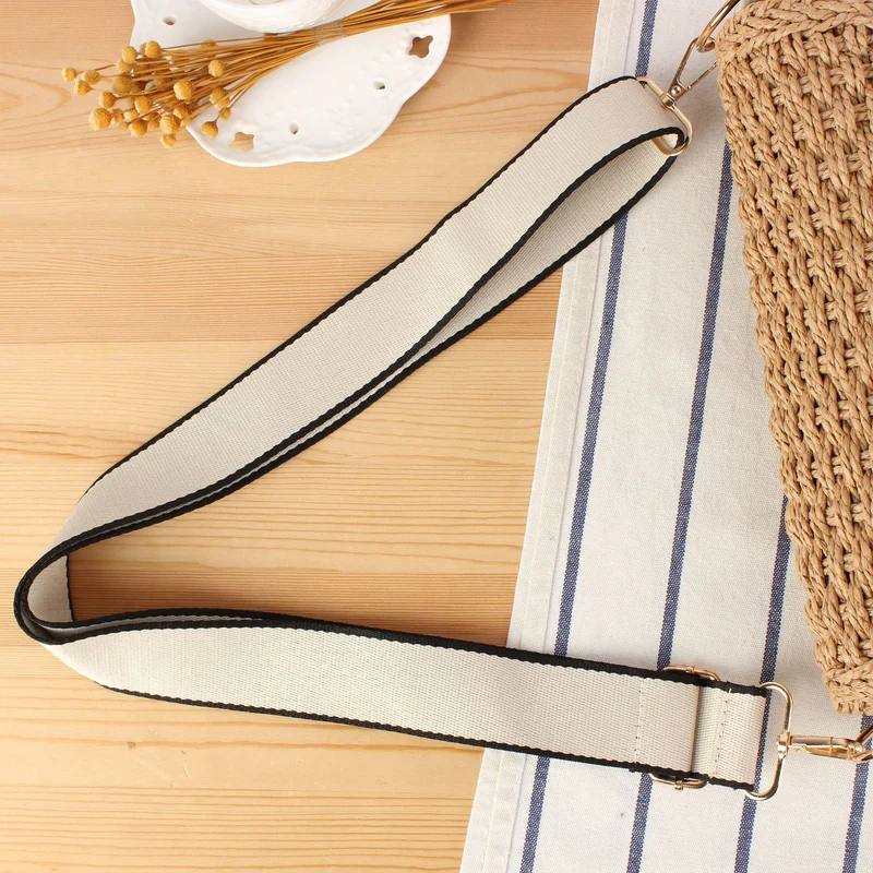 Handtasche aus gewebtem Naturmaterial mit verstellbarem Riemen Skanto