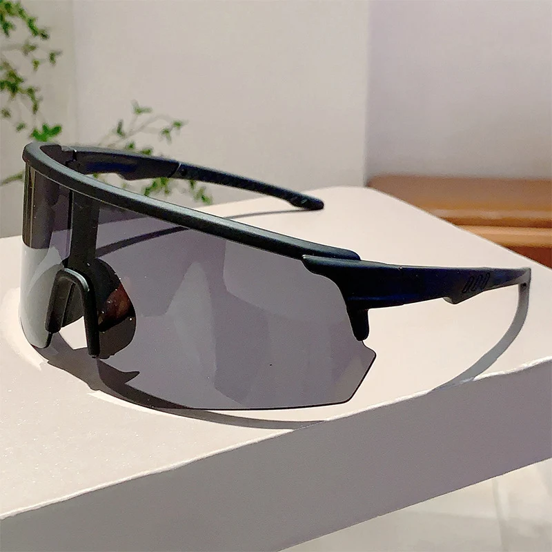 Unisex Skanto Performance Sportsonnenbrille mit Vollvisierlinse und bruchsicherer Polycarbonatlinse Skanto