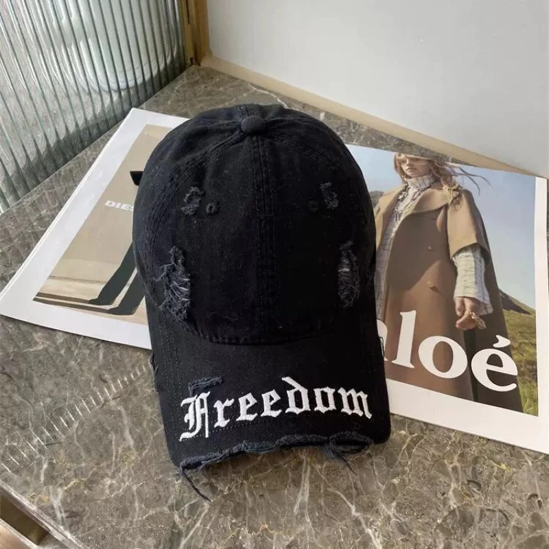 Damen Baseballkappe im Used-Look mit „Freedom“-Stickerei Skanto