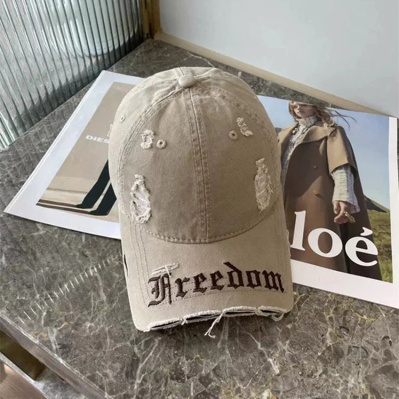 Damen Baseballkappe im Used-Look mit „Freedom“-Stickerei Skanto