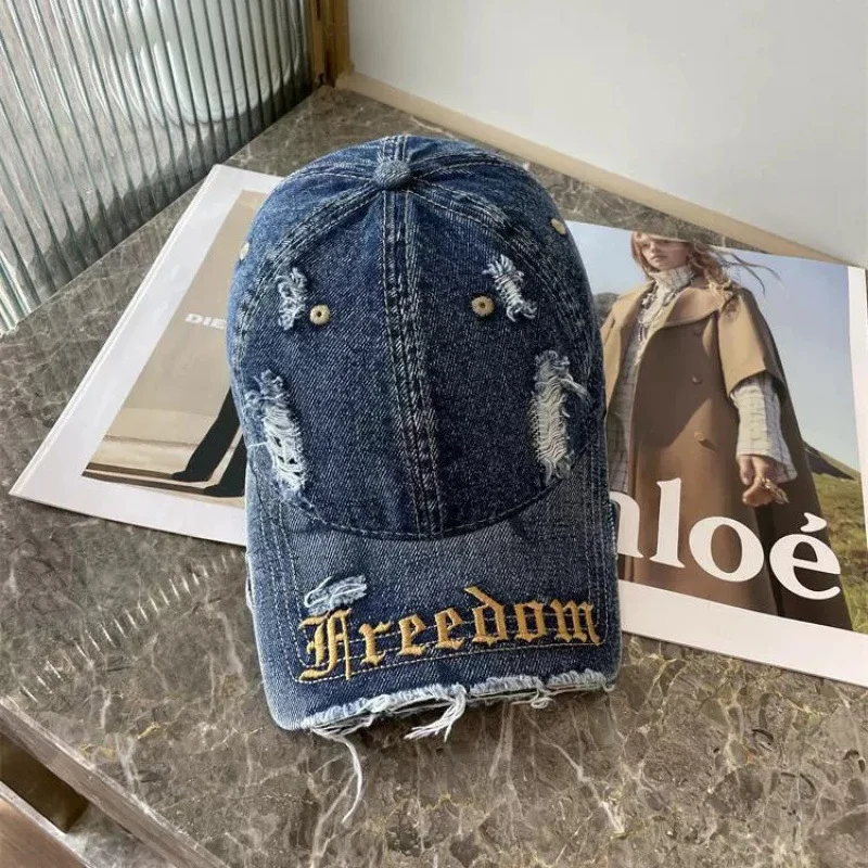 Damen Baseballkappe im Used-Look mit „Freedom“-Stickerei Skanto