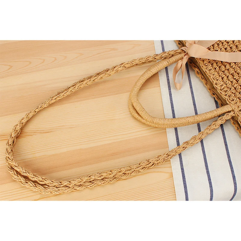 Strandtasche aus Natur-Bast mit verspieltem Design und eleganter Schleifendekoration Skanto