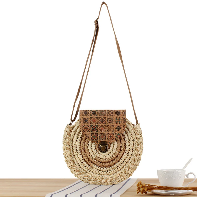 Runde Raffia-Schultertasche mit einzigartigem Klappverschluss Skanto