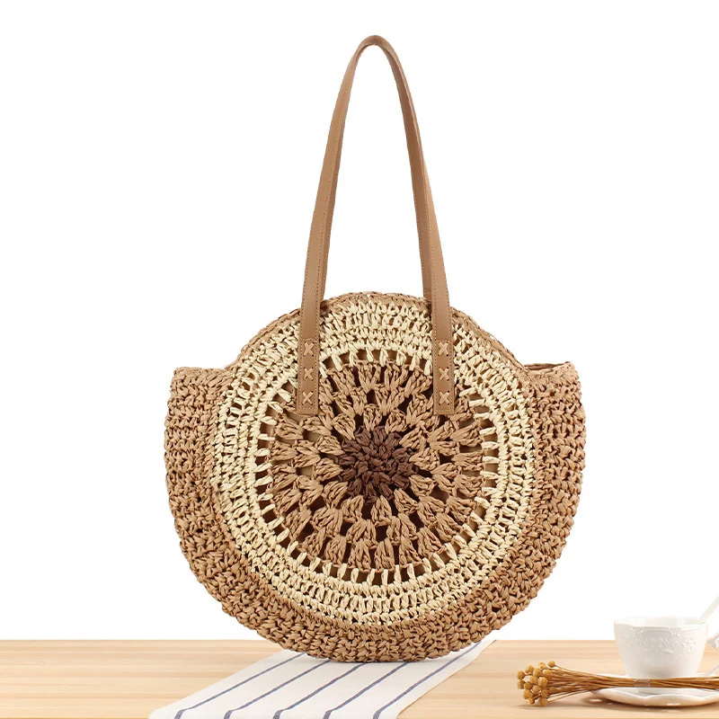 Runde Raffia-Korbtasche mit handgewebtem Design Skanto