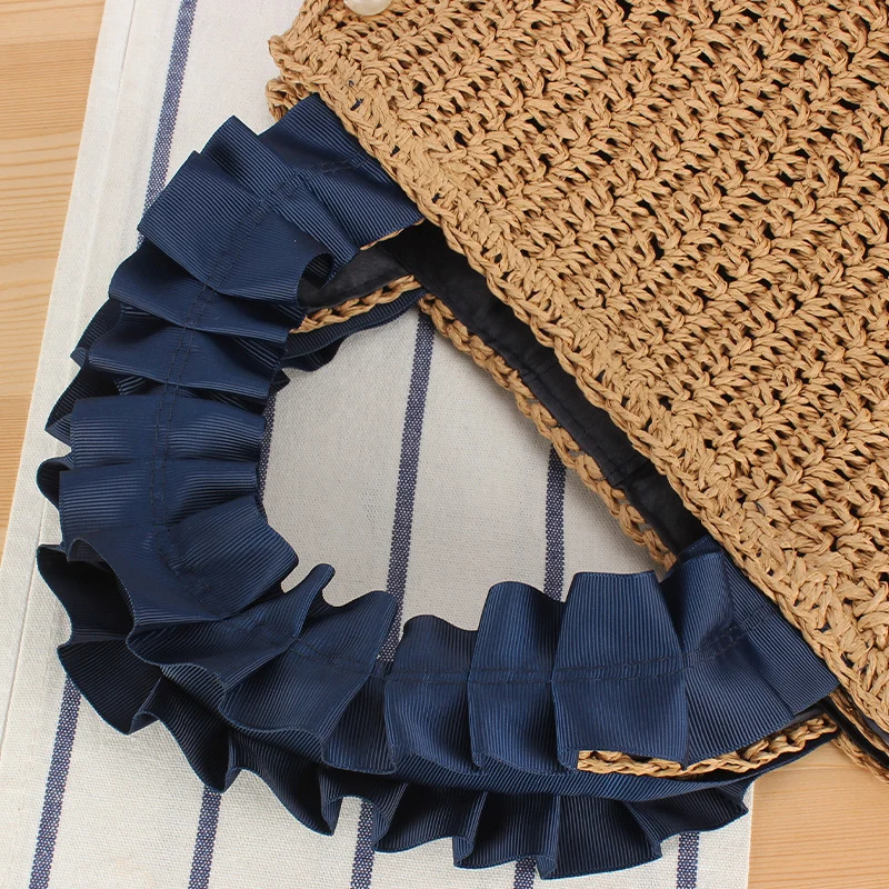 Handtasche mit hochwertigen Perlenverzierungen und modernem Rüschengriff Skanto