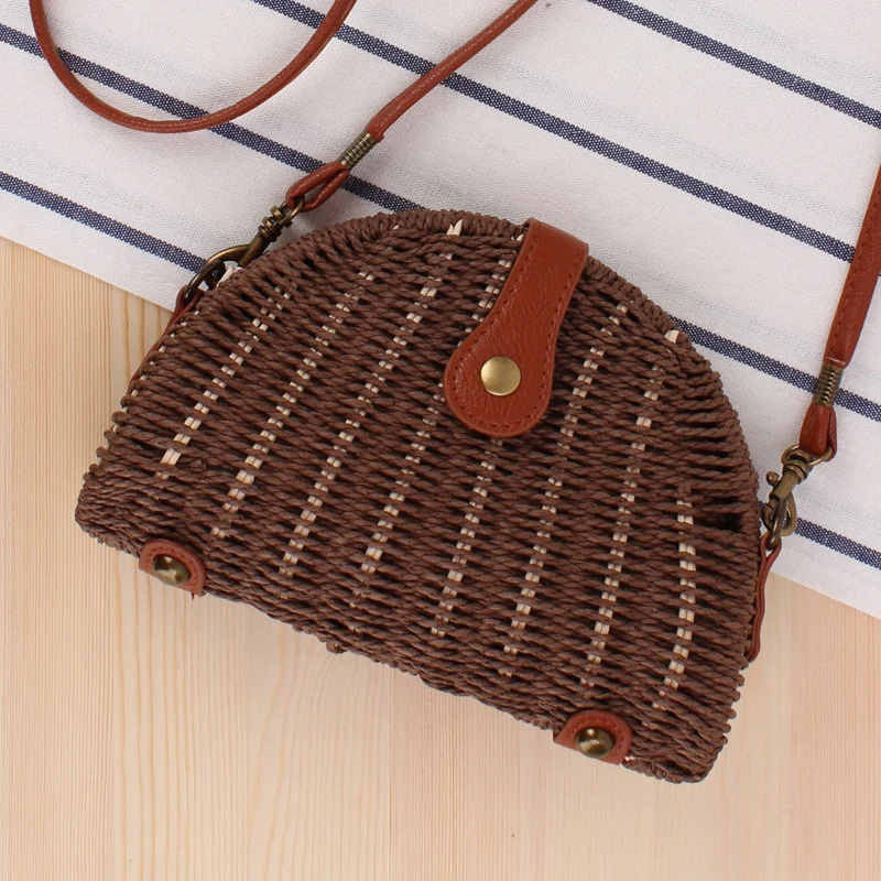 Rattan-Schultertasche im Halbmond-Design Skanto