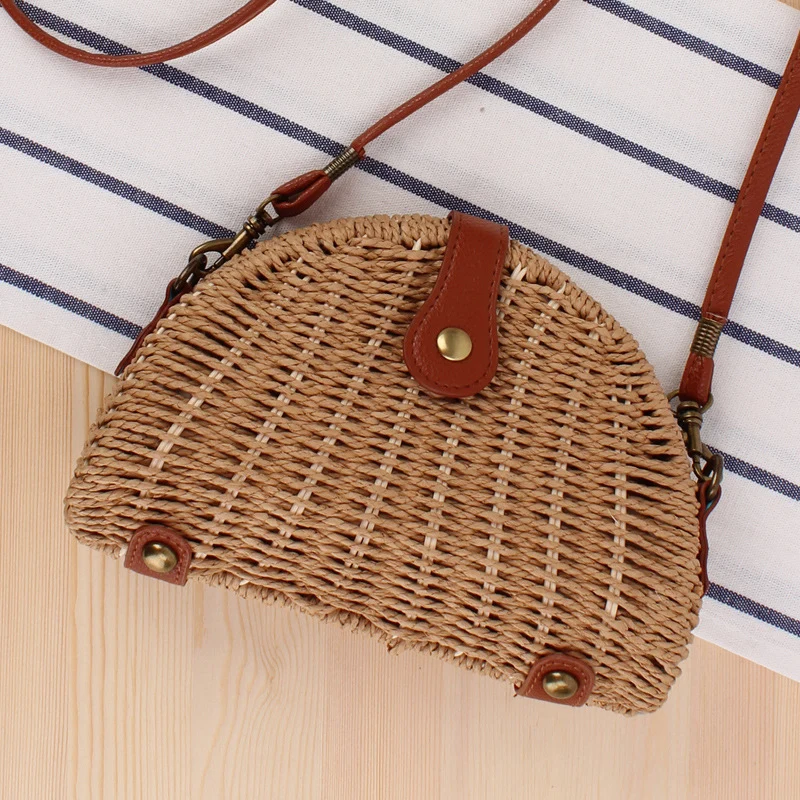 Rattan-Schultertasche im Halbmond-Design Skanto