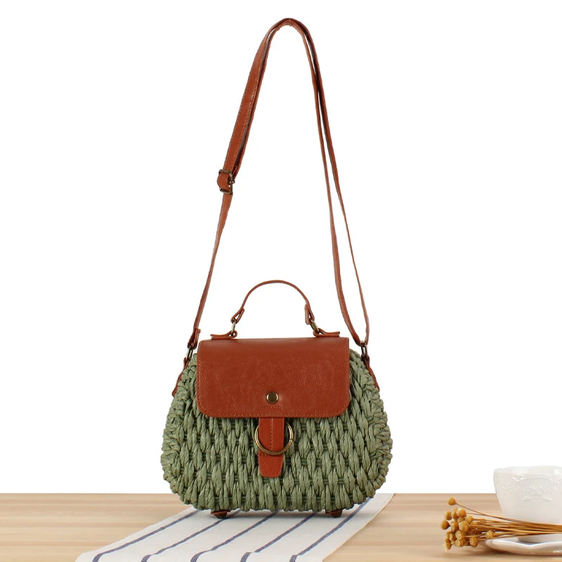 Handtasche mit eleganter Lederklappe und Flechtdesign Skanto