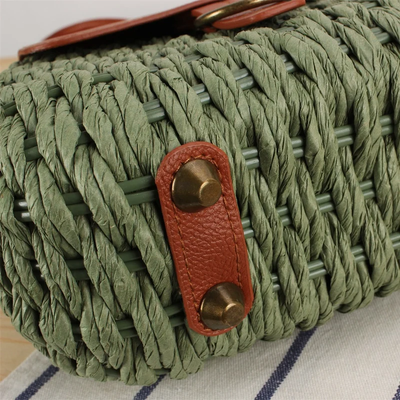 Handtasche mit eleganter Lederklappe und Flechtdesign Skanto