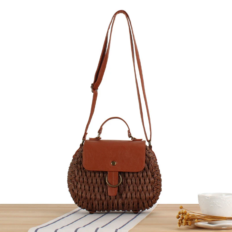 Handtasche mit eleganter Lederklappe und Flechtdesign Skanto