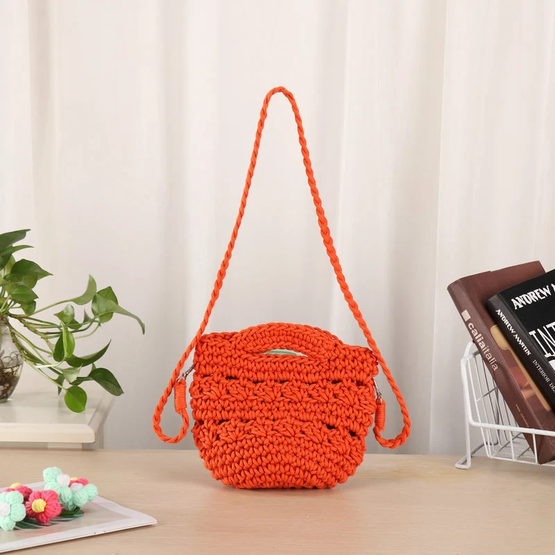Handgefertigte Umhängetasche mit einzigartigem Strickdesign Skanto