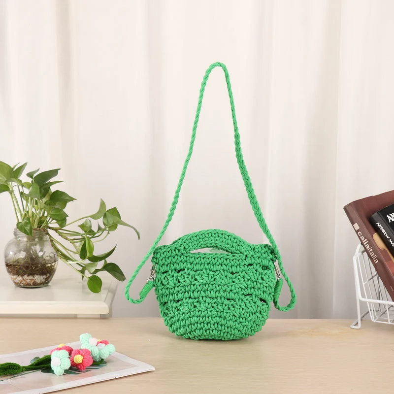 Handgefertigte Umhängetasche mit einzigartigem Strickdesign Skanto