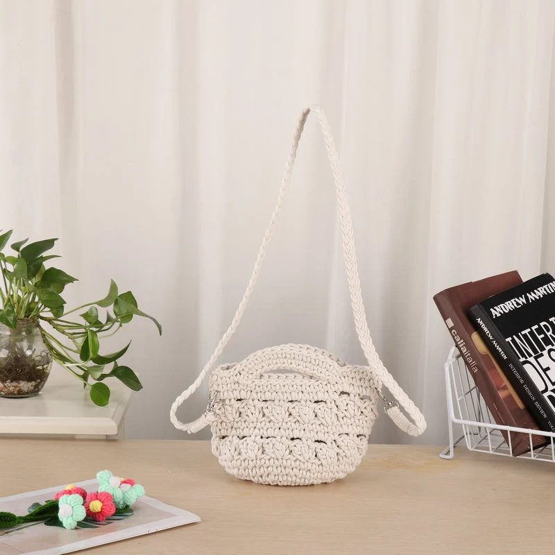 Handgefertigte Umhängetasche mit einzigartigem Strickdesign Skanto