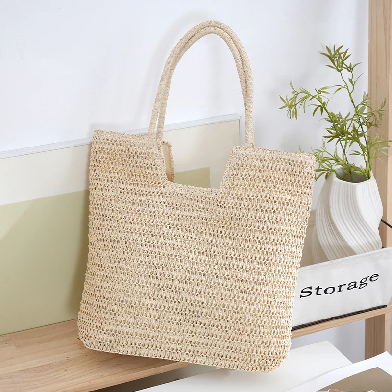 Handgefertigte Strohtasche im modernen Design Skanto