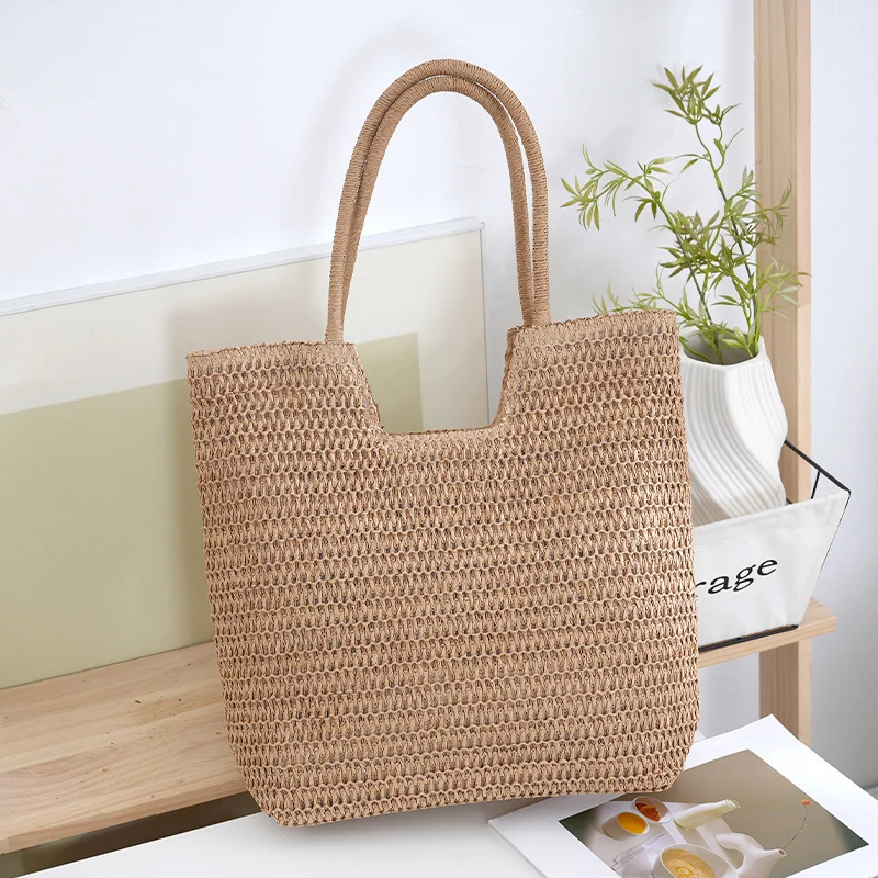 Handgefertigte Strohtasche im modernen Design Skanto