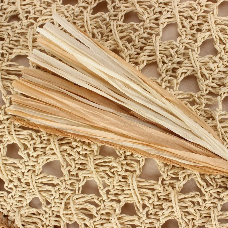 Trendige geflochtene Strandtasche mit Fransen und robustem Design Skanto