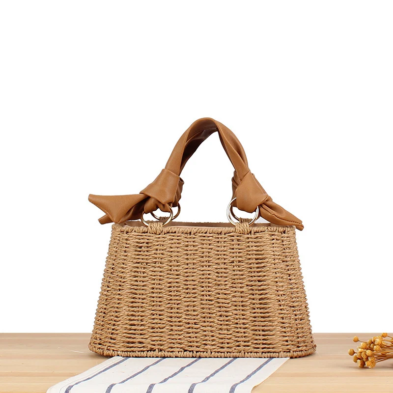 Elegante Handtasche mit geflochtenem Design und markanten Details Skanto