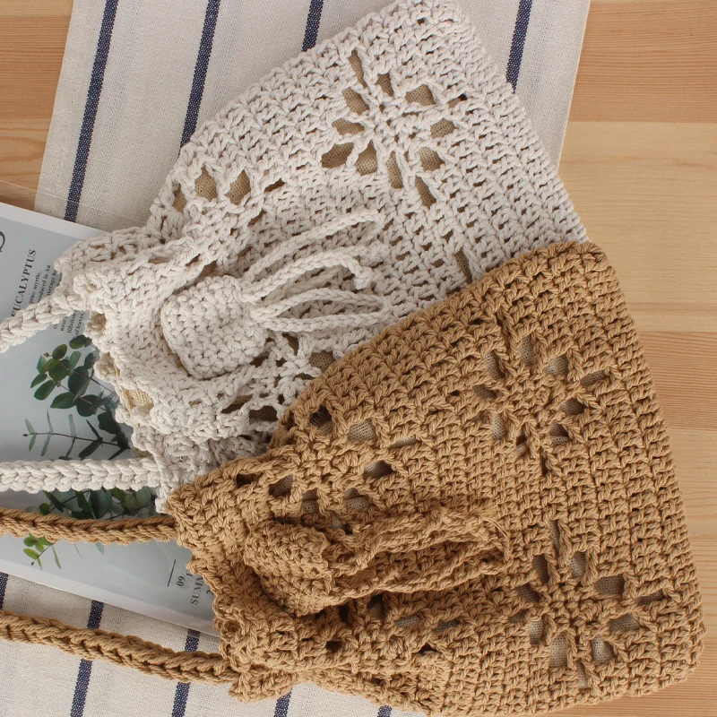Handgefertigte Häkel-Schultertasche mit Blumenmuster Skanto