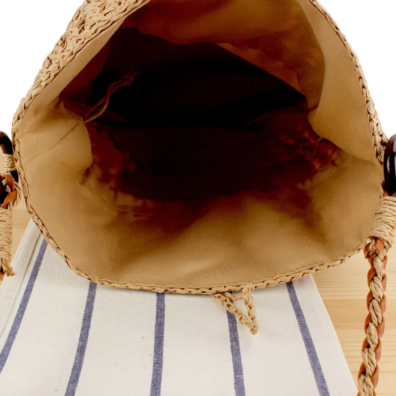 Handgefertigte Häkel-Schultertasche im modernen Design Skanto