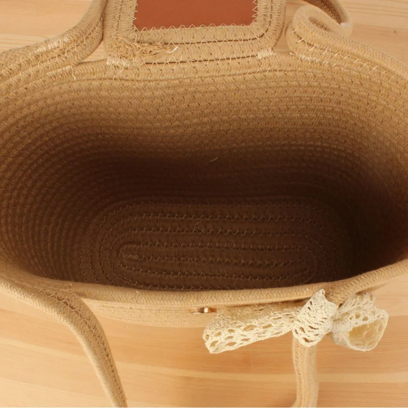 Elegante Raffia-Schultertasche mit Lederdetails Skanto