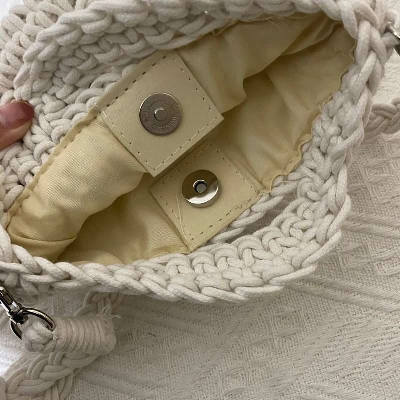 Handgeknüpfte Tasche mit geflochtener Textur Skanto