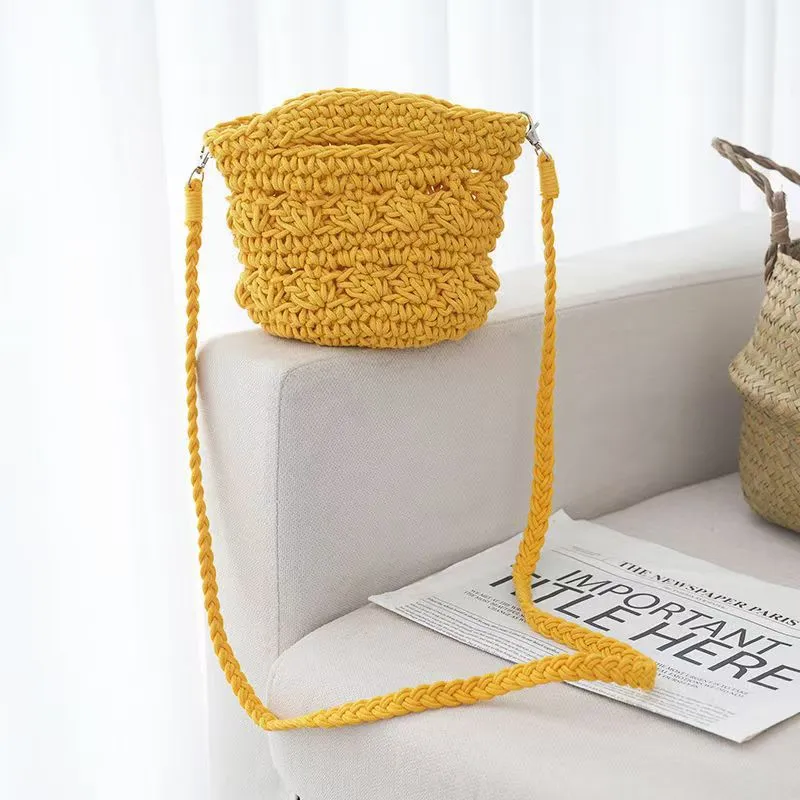 Handgeknüpfte Tasche mit geflochtener Textur Skanto