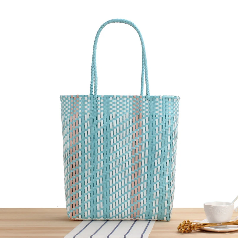 Geflochtene Strandtasche mit modernem Design und bequemen Griffen Skanto