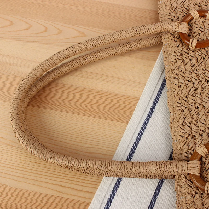 Geflochtene Strandtasche mit Holzdetails Skanto