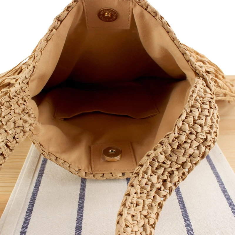 Geflochtene Sommerhandtasche mit Fransen-Design Skanto
