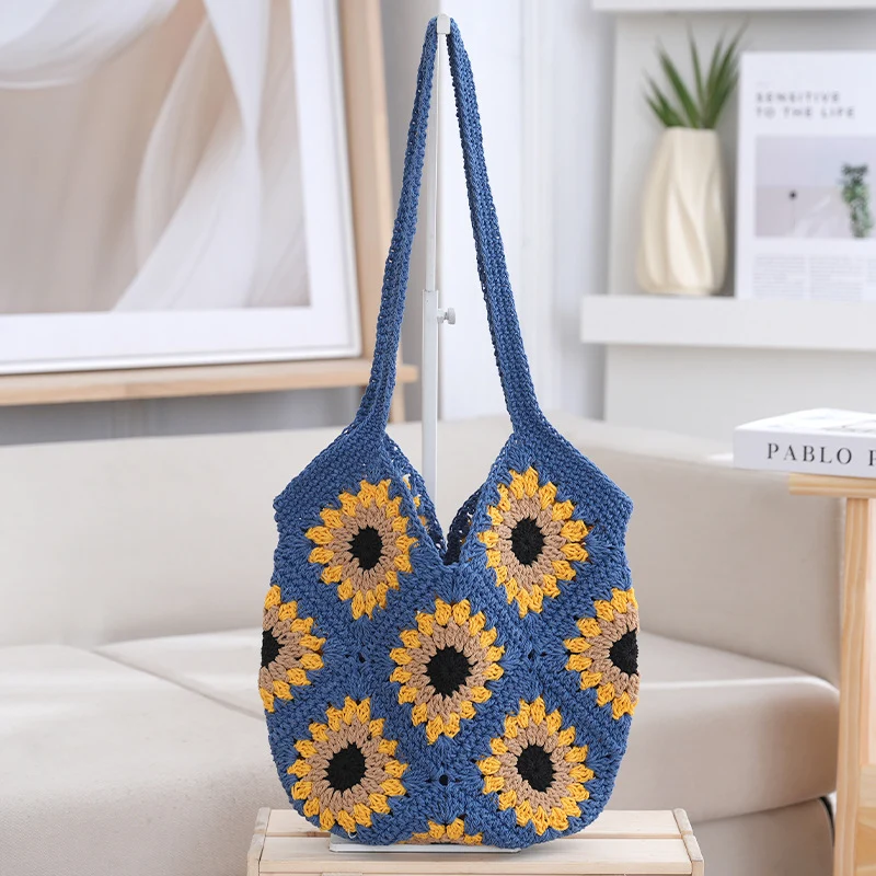 Gehäkelte Tasche mit Blumenmustern Skanto