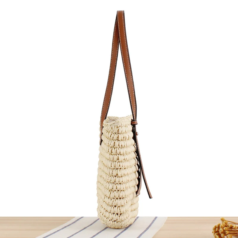Geflochtene Handtasche mit eleganter Lederapplikation Skanto