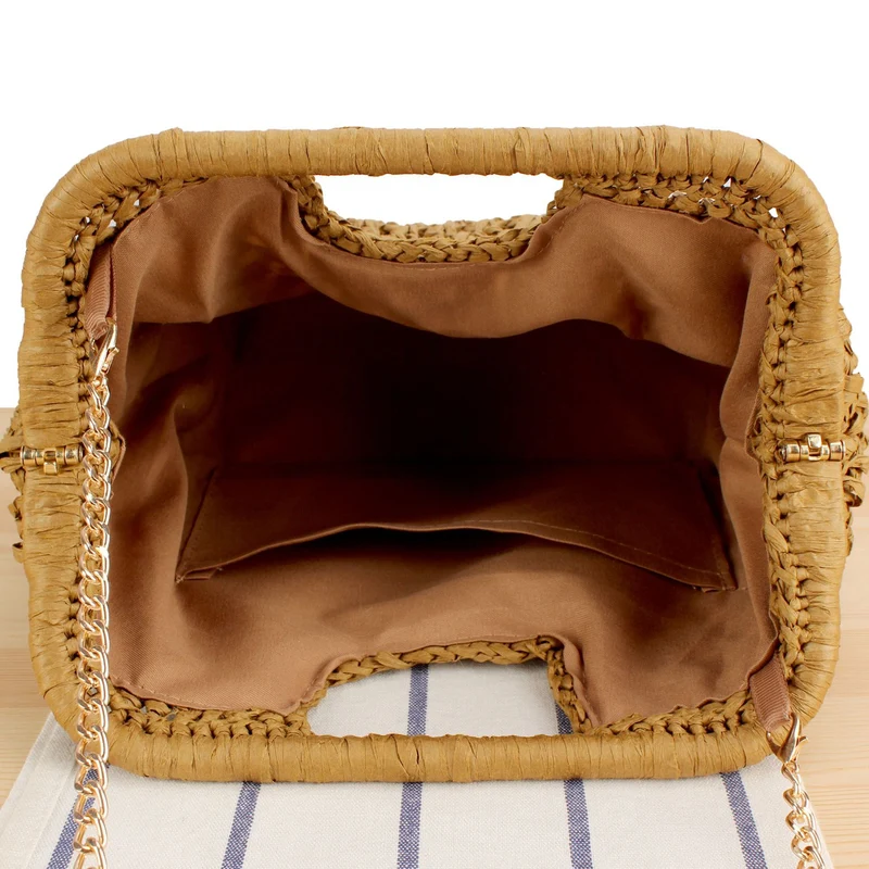 Geflochtene Handtasche mit eleganten Kettengriffen Skanto