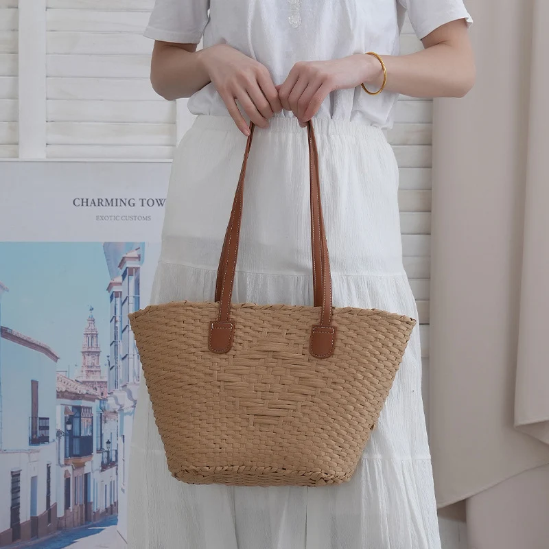 Elegante Korbtasche mit hochwertigem Ledergriff Skanto