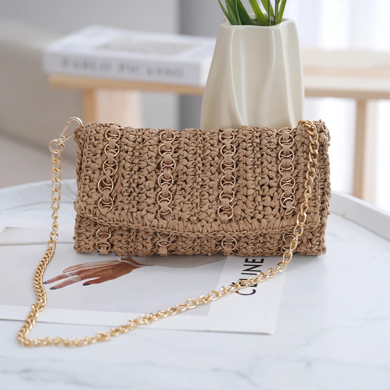Clutch mit Kettenriemen und handgemachtem Makramee Skanto