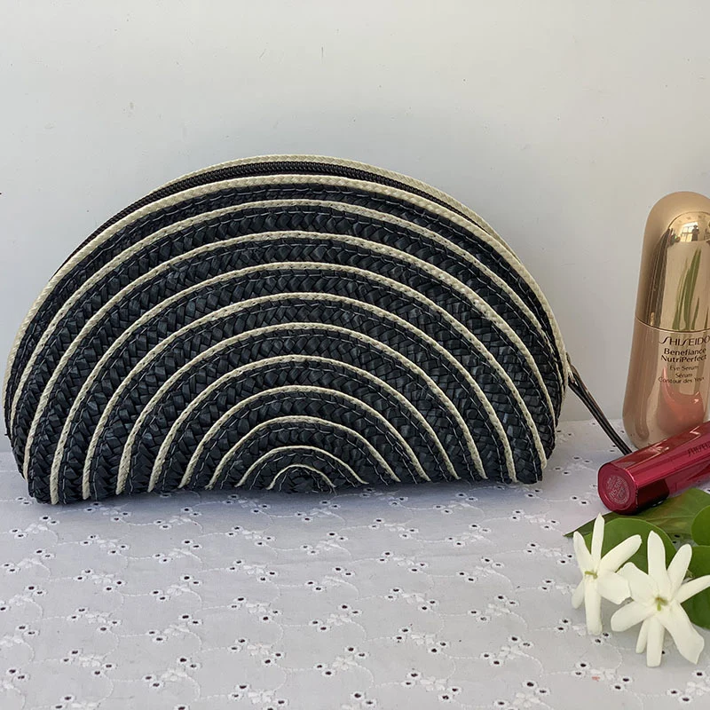 Kosmetiktasche im eleganten Halbmond-Design Skanto