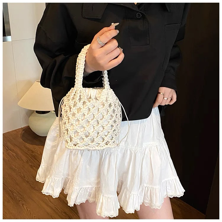 Moderne Handtasche aus gewebtem Material Skanto