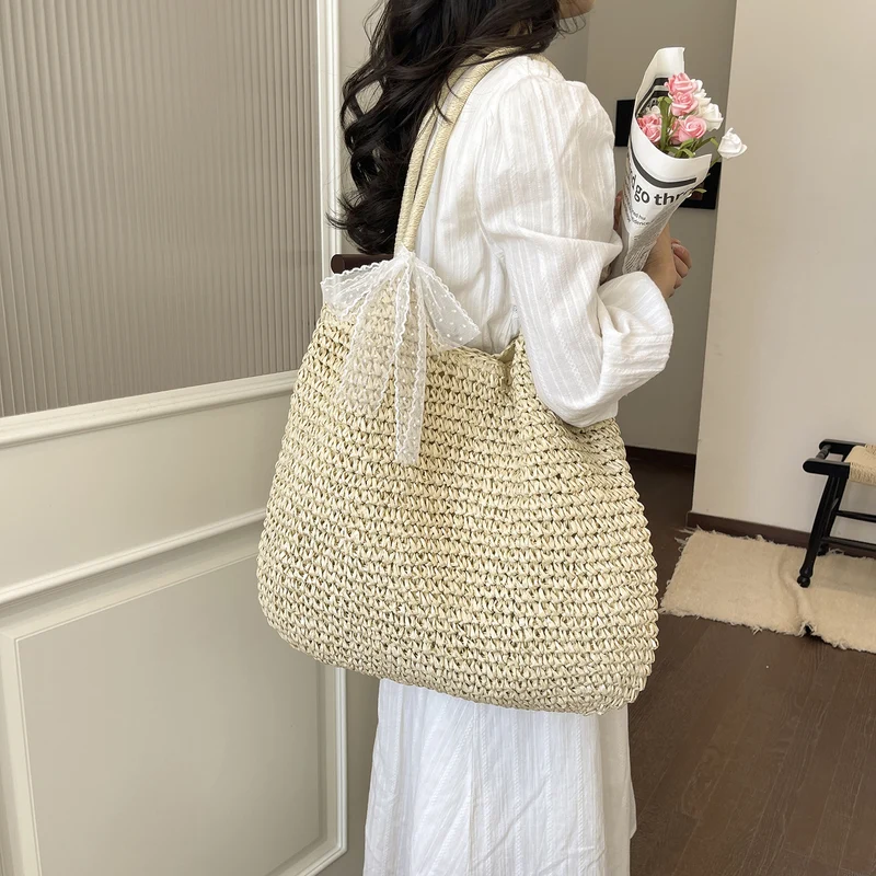 Stylische Handtasche aus geflochtenem Material Skanto