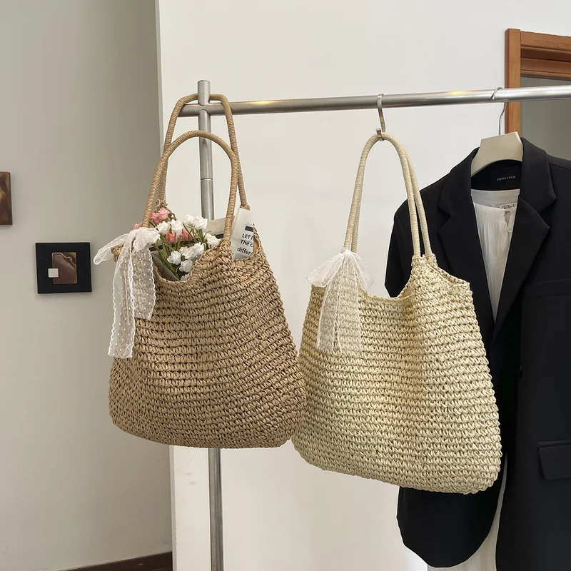 Stylische Handtasche aus geflochtenem Material Skanto