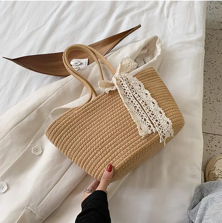 Elegante Bast-Handtasche mit Spitzenakzent Skanto