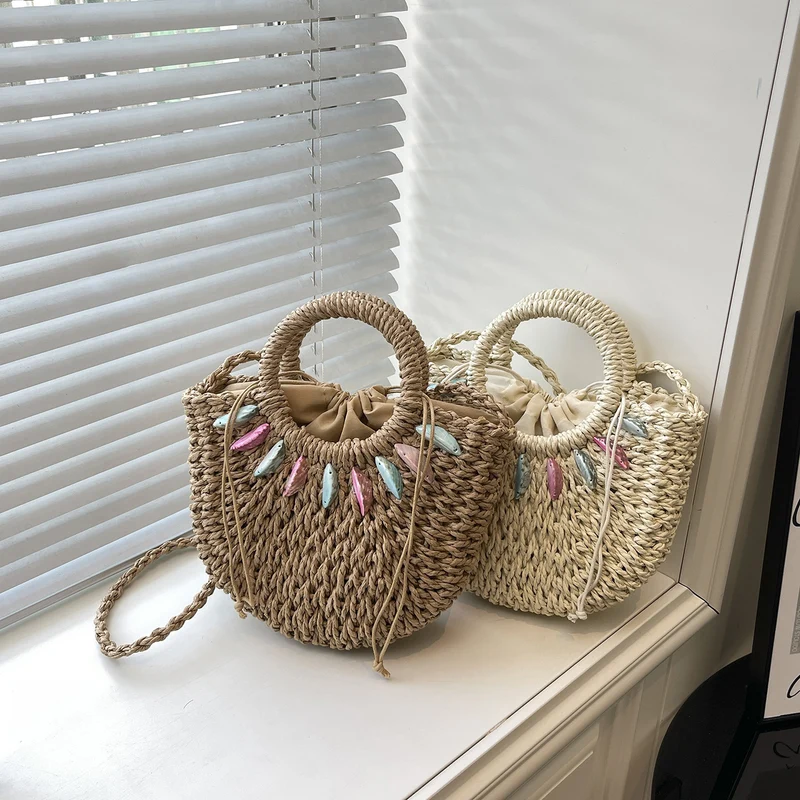 Moderne Strohtasche mit Perlenverzierung Skanto