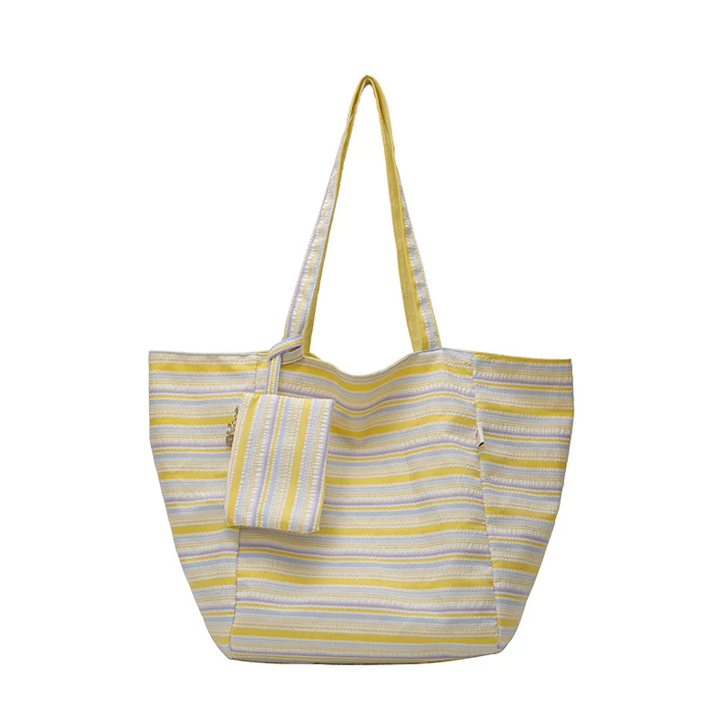 Geräumige Tote Bag mit Wellenstreifen Skanto