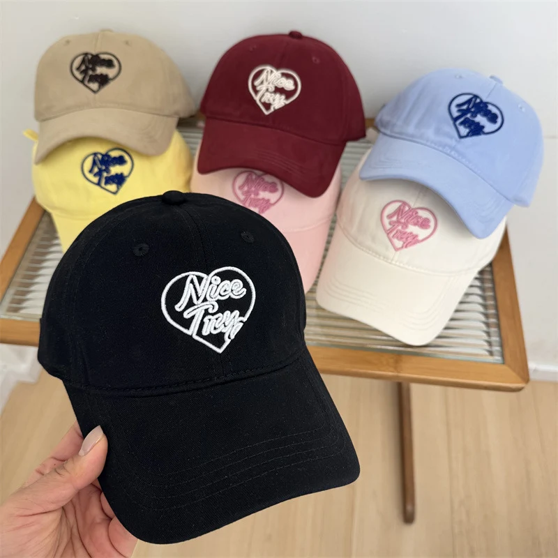 Bestickte Baseballkappe mit Herzdetail Skanto