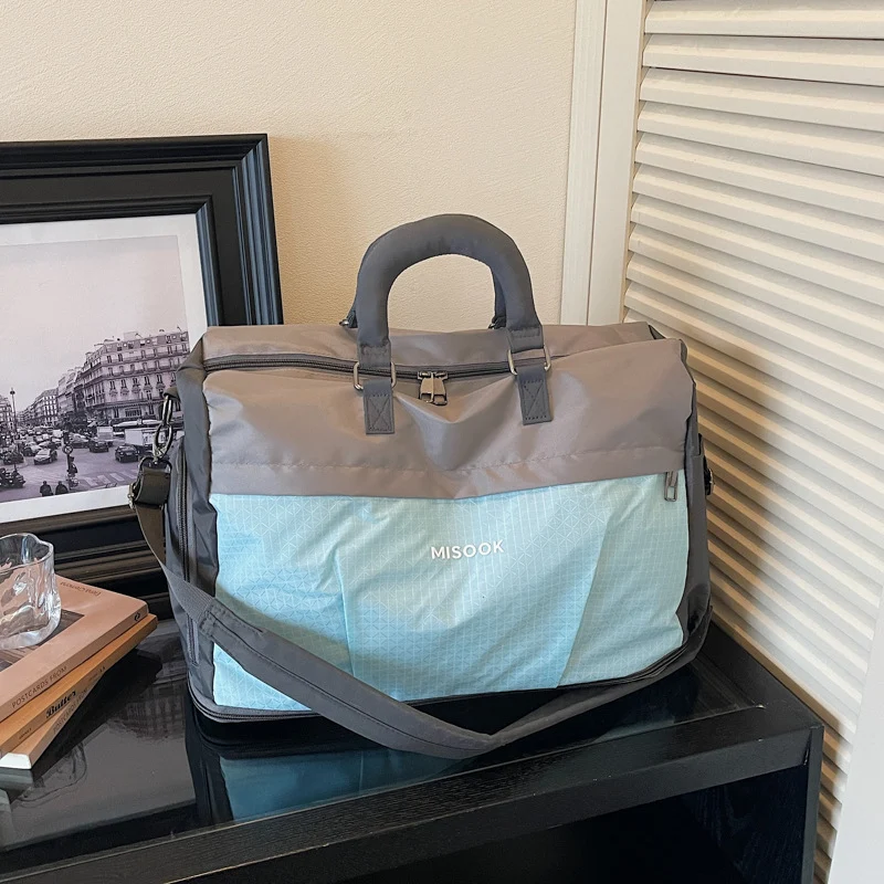 Stylische Sport- und Reisetasche Skanto für Damen