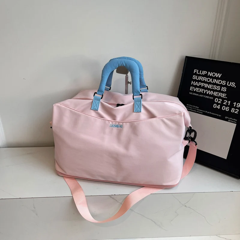 Elegante und geräumige Damen Sport- und Reisetasche Skanto