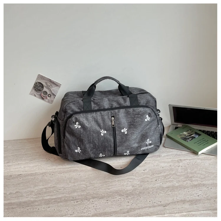 Damen Geräumige Sport- und Reisetasche mit eleganten Details Skanto